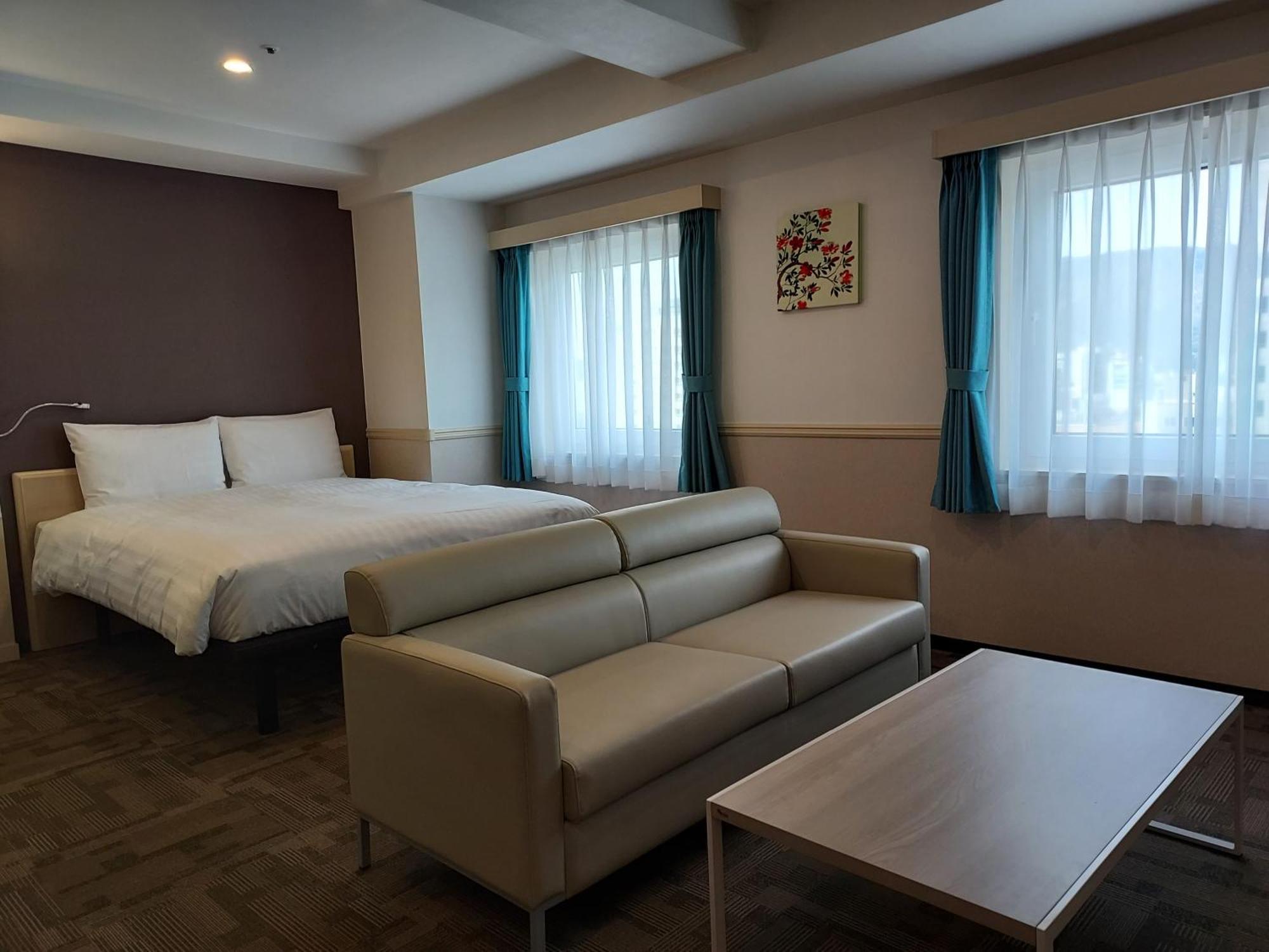 Toyoko Inn Changwon Exteriör bild