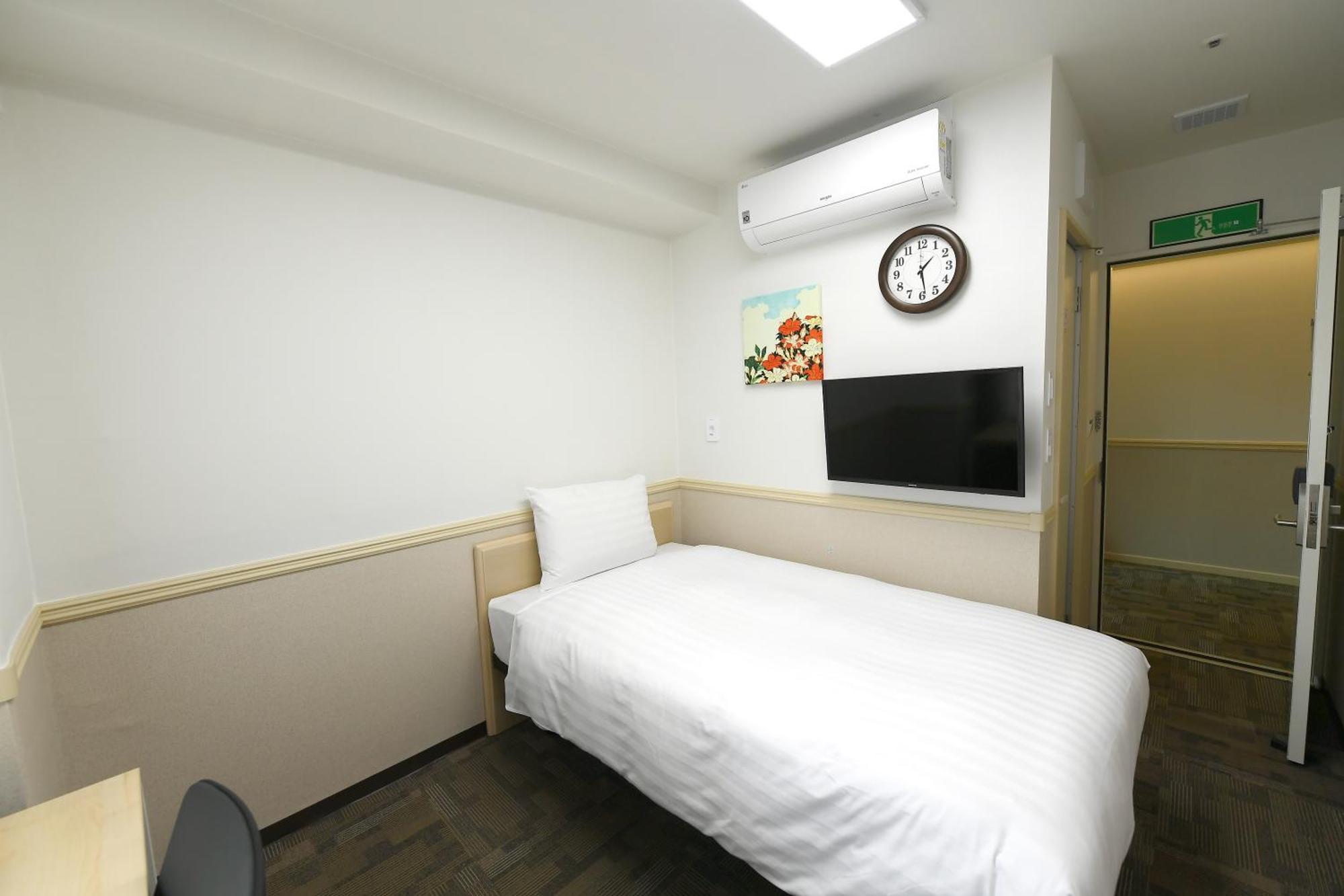 Toyoko Inn Changwon Exteriör bild