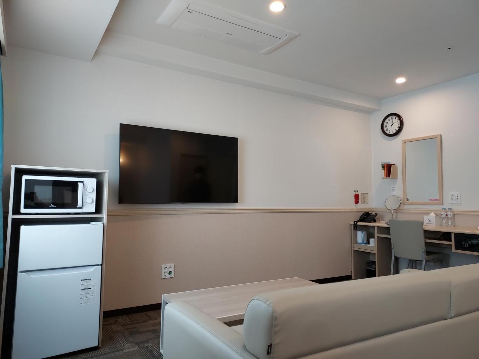 Toyoko Inn Changwon Exteriör bild