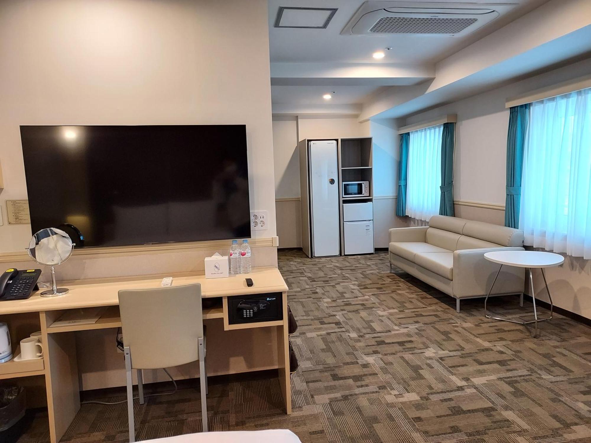Toyoko Inn Changwon Exteriör bild